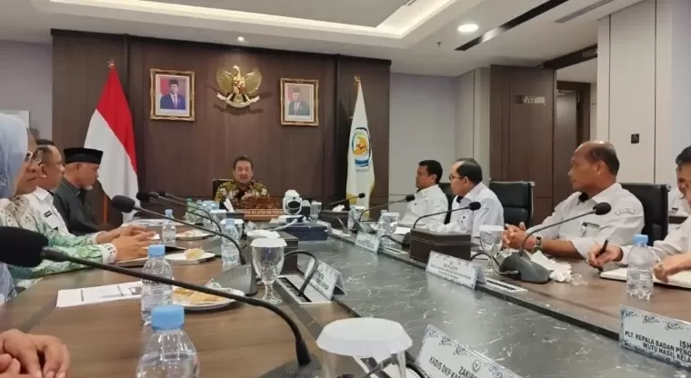 Pertemuan Gubernur Sumbar Mahyeldi Ansharullah dengan Menteri Kelautan dan Perikanan (KKP) Sakti Wahyu Trenggono di Gedung Mina Bahari 1 Kantor KKP, Jakarta, Kamis (16/5/2024) sore. Adp Sumbar