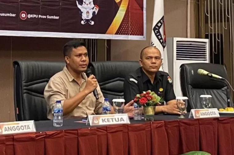 Komisioner KPU Sumbar, Jons Manedi. (dok : istimewa)