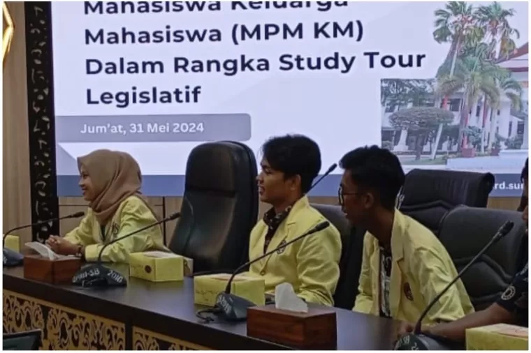 Mahasiswa MPM KM Universitas Negeri Padang study tour legislatif ke DPRD Sumbar, Jumat (31/5/2024). (dok : istimewa)