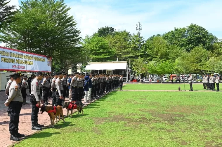 Polda Sumbar siapkan personel dari unit K-9 yang akan membantu pencarian korban banjir yang belum ditemukan pada daerah terdampak banjir bandang, Sabtu malam (11/5/2024) kemarin. (dok : humas polda sumbar)