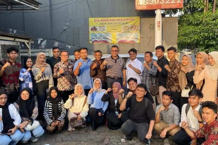 Anggota KMM Jaya bersama Epyardi Asda dan Firmansyah Ujud sesuai diskusi di Tebet, Jakarta, Minggu (12/5/2024). (dok : istimewa)