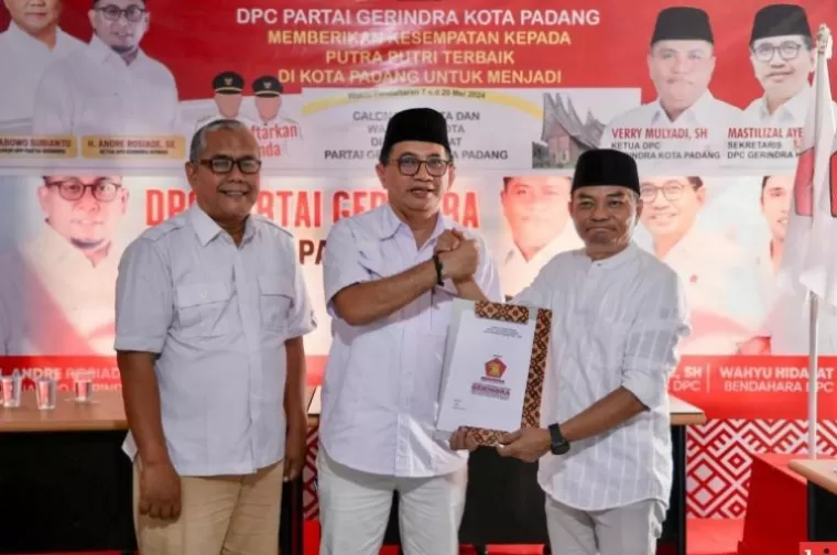 Anggota DPRD Sumbar, Hidayat mendaftar sebagai balon Wali Kota Padang pada DPC Partai Gerindra Kota Padang, Jumat (10/5/2024). (Dok : Istimewa)