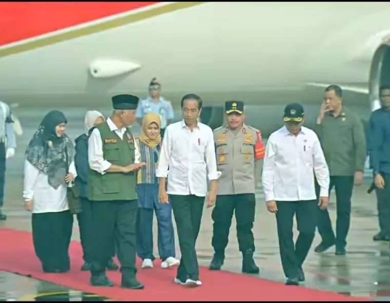 Presiden Jokowi saat tiba di Bandara Internasional Minangkabau (BIM), Kabupaten Padangpariaman, Selasa (21/5/2024) pagi. IST