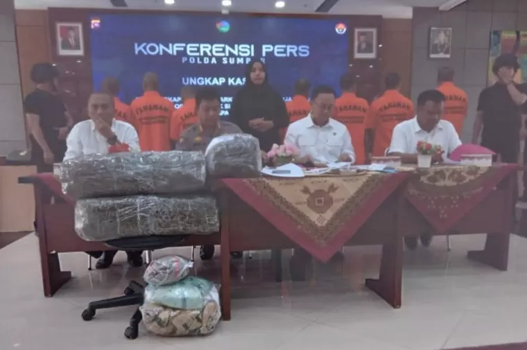 Ditnarkoba Polda Sumbar gelar konferensi pers terkait hasil kegiatannya selama triwulan 1 di 2024 di Mapolda Sumbar, Senin (20/5/2024). (dok : arunala.com)