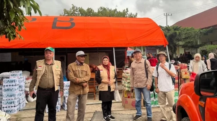 Tim Pusat Studi Bencana dan Pusat Tanggap Darurat Universitas Andalas turun ke wilayah yang terdampak banjir bandang. IST