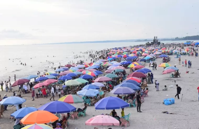 Suasana tempat wisata di Kota Pariaman di saat Lebaran. (Dok : Istimewa)