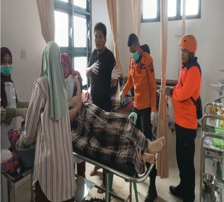 Salah satu jenazah ditemukan saat berada di Puskesmas Kayu Tanam Padangpariaman. Humas Pemkab Padangpariaman