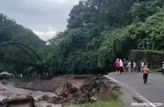 Jalan Padang-Bukittinggi Putus Total Akibat Banjir Bandang dan Luapan Sungai