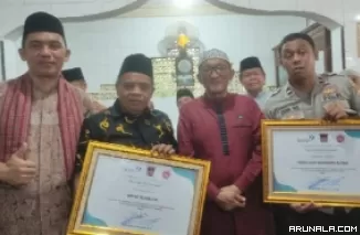 Peduli Stunting, Wako Padang Beri Penghargaan Saribulih dan Dian WR