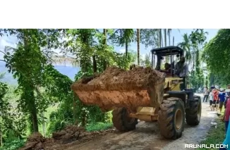 Sempat Tertimbun Longsor, Jalan di Bomas dan Koto Baru sudah Bisa Dilalui