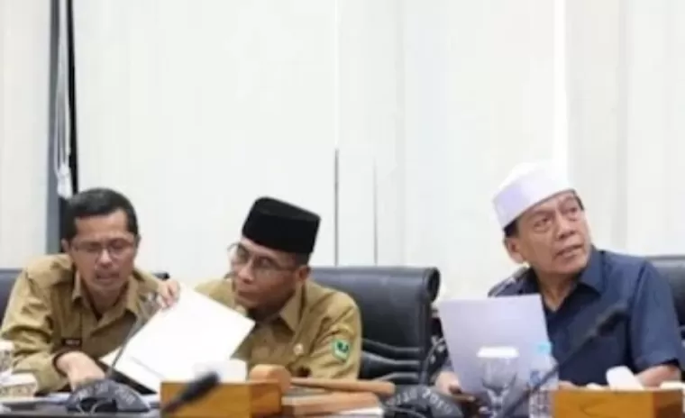 Wakil Ketua DPRD Sumbar, Suwirpen Suib pimpin rapat Bamus pada Selasa (11/6/2024). (dok: istimewa)