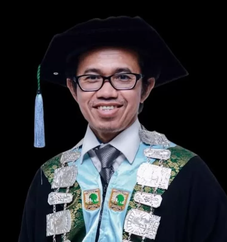 Rektor Universitas Andalas Efa Yonnedi PhD. IST