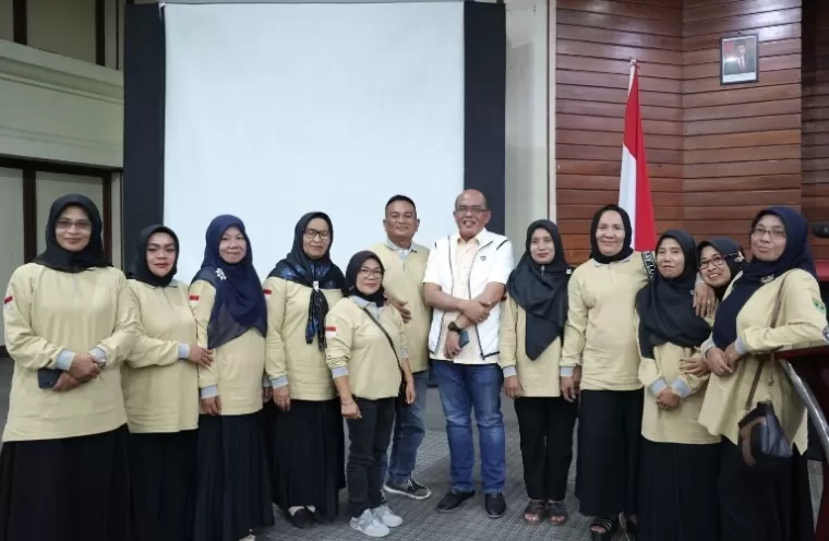 Ketua DPRD Sumbar Supardi bersama peserta bimtek siaga kebencanaan di Bukittinggi, Jumat malam (7/6/2024). (dok : istimewa)