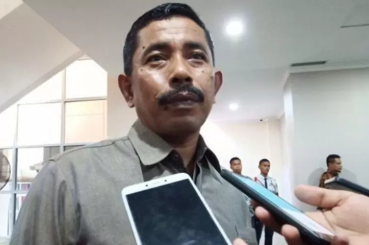 Ketua KPU Sumbar, Surya Efitrimen. (dok : istimewa)