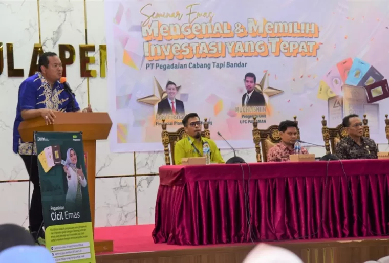 Sekko Pariaman, Yota Balad beri sambutan pada seminar bertajuk Emas Mengenal dan Memilih Investasi yang Tepat, di Aula Balaikota Pariaman Kamis (30/5/2024). (dok : istimewa)