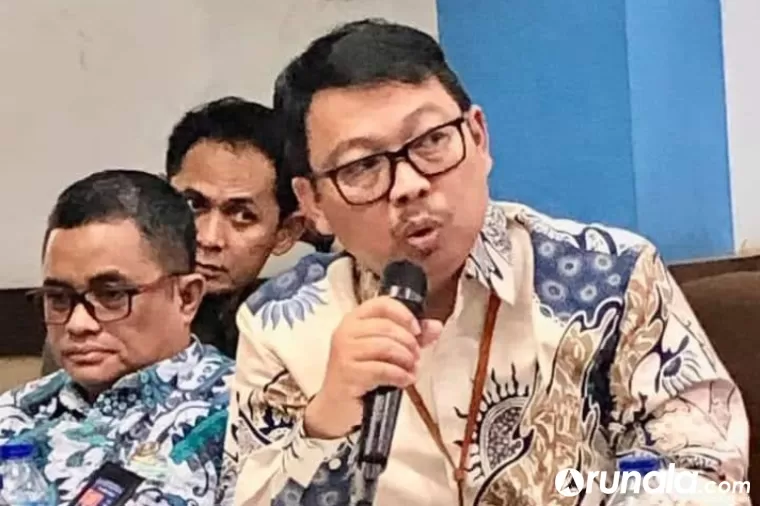 Kepala Balai Wilayah Sungai (BWS) Sumatera V Padang, M Dian Al Maruf ketika prescon di Aula Dinas Kominfotik Sumbar, Jumat (7/6/2024). (dok : arunala.com)