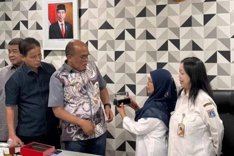 Ketua DPRD Sumbar Supardi dan rombongan saat berkunjung ke Dinas KPKP DKI Jakarta, Kamis (6/6/2024). (dok : humas dprd sumbar)
