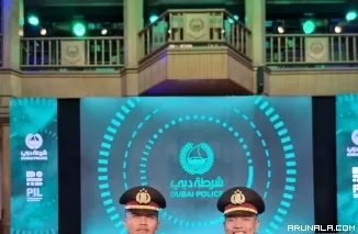 Kapolri Beri Dua Anggotanya Pin Emas Atas Prestasi saat Pendidikan di UEA