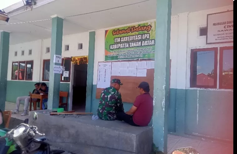 Antusias pemilih di TPS 1 Nagari Sawah Tangah Kecamatan Pariangan, terlihat sepi pada Sabtu siang (13/7/2024). (dok : arunala.com)