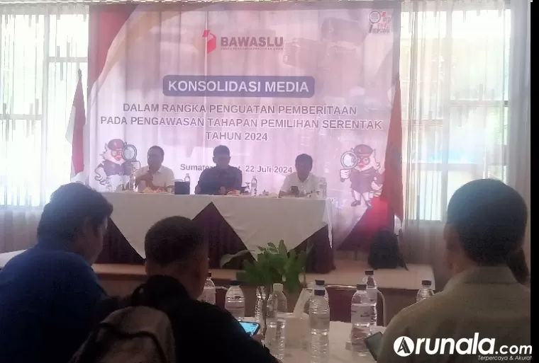 Kabiro Hukum dan Humas Bawaslu RI, Agung Bagus Gede  Bayu saat membuka kegiatan konsolidasi media di Padang, Senin (22/7/2024). (dok : istimewa)