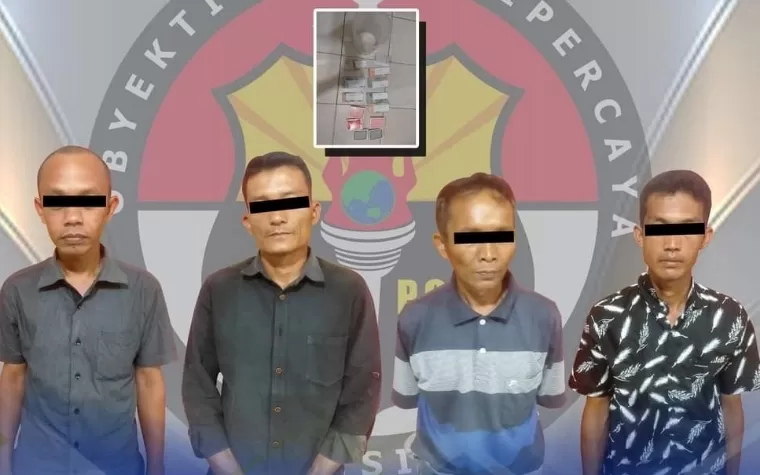 Empat tersangka judi song saat diamankan di Mapolres Payakumbuh. Humas Polres Payakumbuh