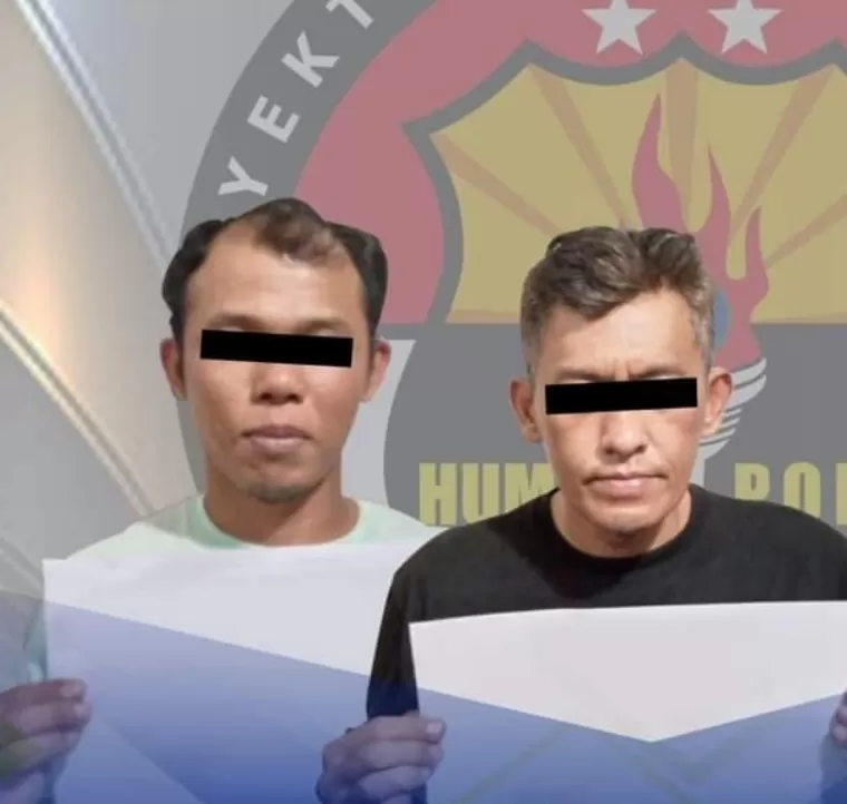Dua tersangka kasus narkoba saat diamankan di Mapolres Payakumbuh. Humas Polres Payakumbuh