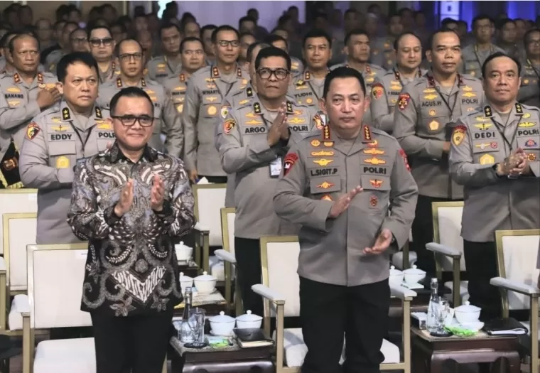 Menteri Pendayagunaan Aparatur Negara dan Reformasi Birokrasi (PANRB) Abdullah Azwar Anas bersama Kapolri Jenderal Polisi Listyo Sigit Prabowo. Humas KemenPANRB