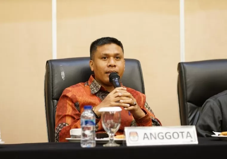 Ketua Divisi Sosialisasi Pendidikan Pemilih, Hubungan Partisipasi Masyarakat, dan SDM KPU Sumbar, Jons Manedi. (dok : istimewa)