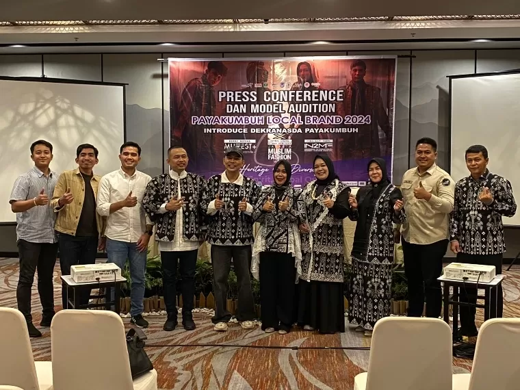 Foto bersama usai Press Conference Payakumbuh Local Brand 2024 di Hotel Santika Premiere Padang, Sabtu (27/7/2024). IST