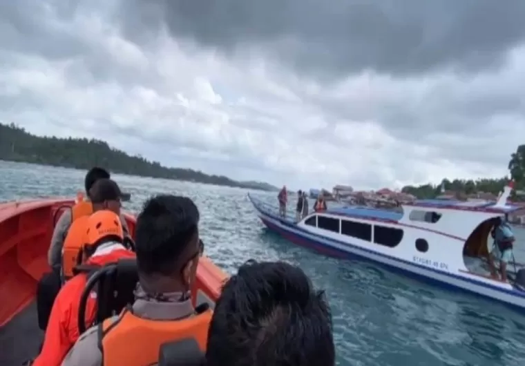 Tim SAR gabungan Mentawai berhasil temukan perahu yang bawa logistik PSU bersama para penumpangnya, Sabtu sore (13/7/2024). (dok : istimewa)