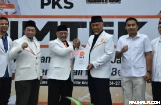 PKS Resmi Serahkan SK untuk Mahyeldi-Vasco Maju Pilkada Sumbar