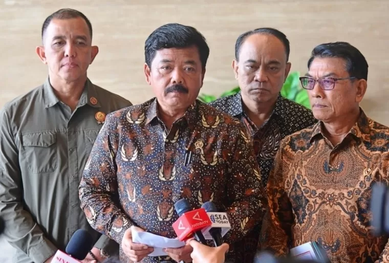 Menko Polhukam Hadi Tjahjanto saat konferensi pers di Istana Garuda, Ibu Kota Nusantara (IKN), Kabupaten Penajam Paser Utara, Provinsi Kalimantan Timur, Senin (12/8/2024). Setkab