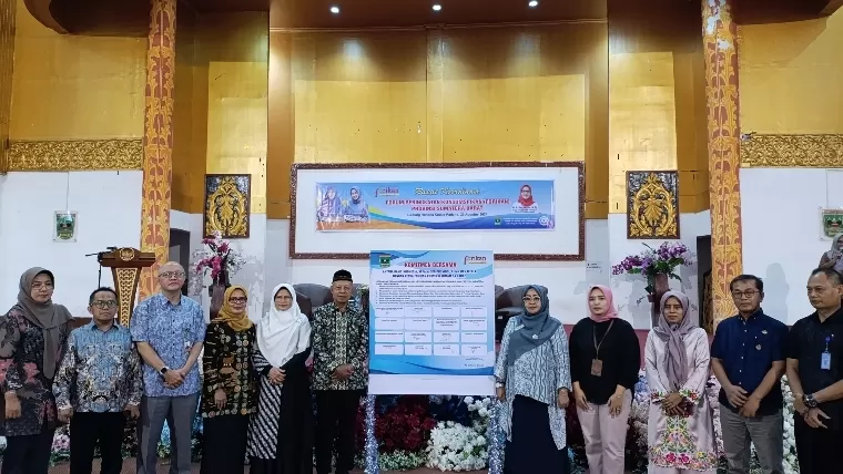 Foto bersama usai penandatanganan komitmen bersama saat Rakor Forikan se-Sumbar di gedung Rohana Kudus Kota Padang, Kamis (29/8/2024). IST