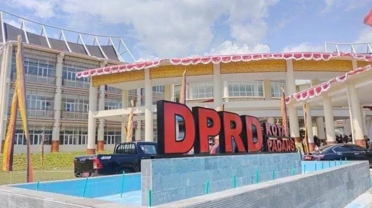 Gedung DPRD Kota Padang di kawasan Balai Kota Aia Pacah. Diskominfo Kota Padang