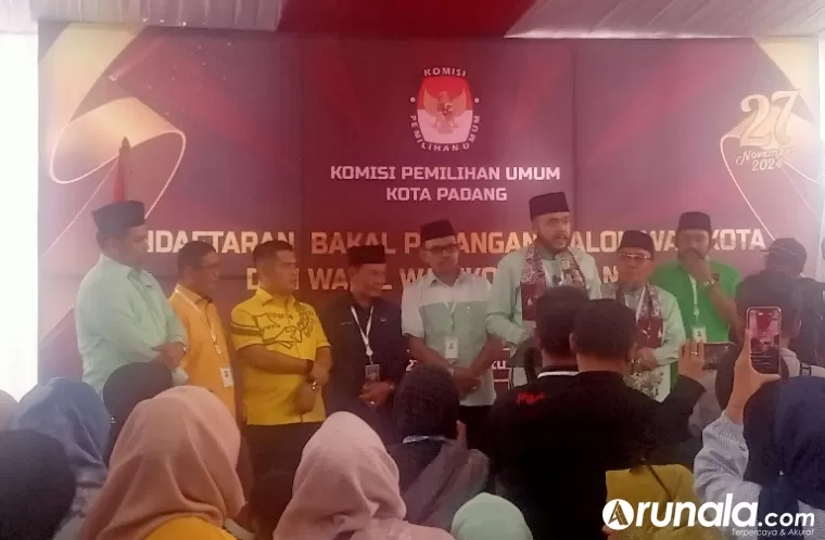 Pasangan calon Wali Kota dan Wakil Wali Kota Padang Fadly-Maigus bersama partai pendukung dalam sesi konferensi pers sesuai mendaftar ke KPU Kota Padang, Rabu siang (28/8/2024). (dok : istimewa)