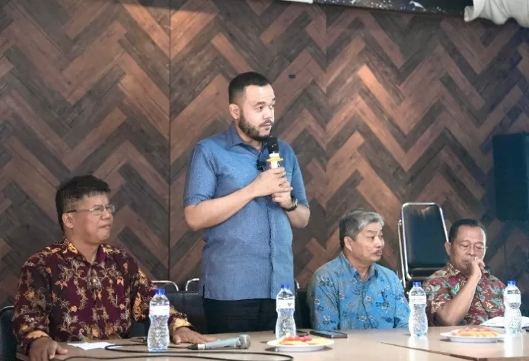 Bakal calon Wali Kota Padang, Fadly Amran saat bertemu tokoh komunitas Katolik Kota Padang, Senin (19/8/2024). (dok : istimewa)