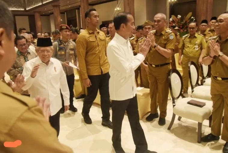 Presiden Joko Widodo (Jokowi) memberikan pengarahan kepada seluruh bupati dan wali kota seluruh Indonesia di Istana Negara, Ibu Kota Nusantara, Kalimantan Timur, Selasa (13/8/2024). Humas Setkab