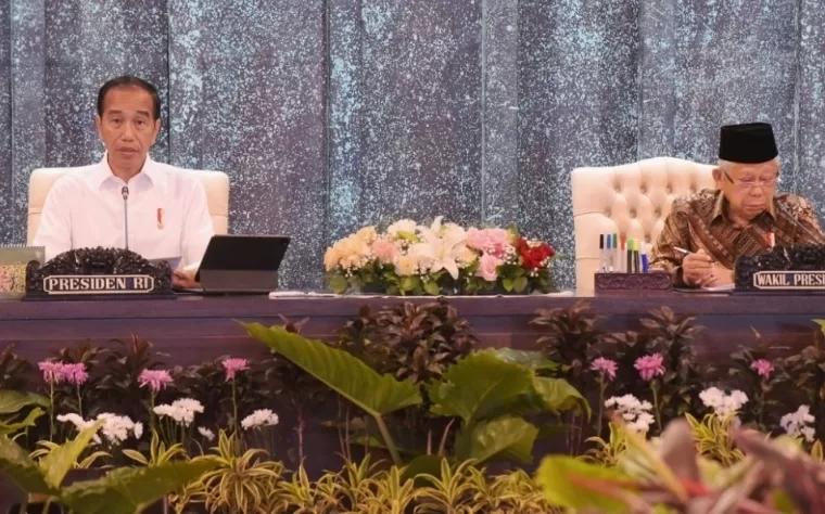 Presiden Joko Widodo (Jokowi) dan Wakil Presiden Ma'ruf Amin memimpin Sidang Kabinet Paripurna (SKP) di Istana Garuda, Ibu Kota Nusantara, Kalimantan Timur, Senin (12/8/2024). Humas Setkab