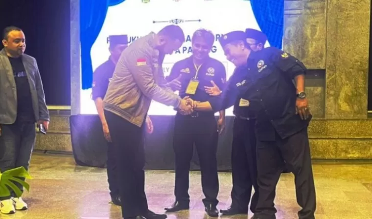 Bakal calon Wali Kota Padang, Fadly Amran saat silaturahmi dengan pengurus dan anggota PKPB Jabodetabek, di Jakarta kemarin. (dok : istimewa)