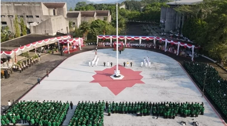 Upacara peringatan HUT ke-79 RI di Kampus Universitas Andala, Sabtu (17/8/2024). Humas Unand