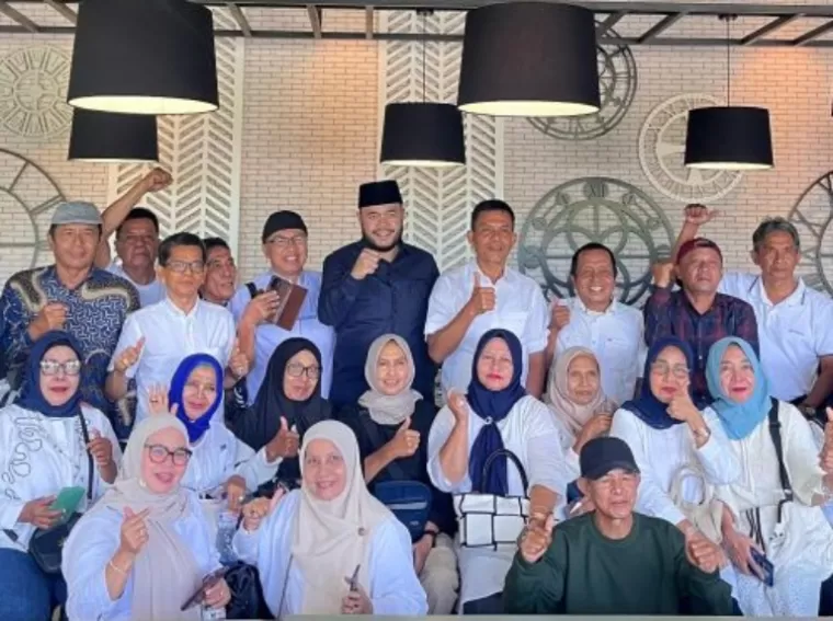 Para alumni SMAN PGRI 1 Padang angkatan 1985 siap memenangkan Fadly Amran dan Maigus Nasir di Pilwako Padang ini. (dok : istimewa)