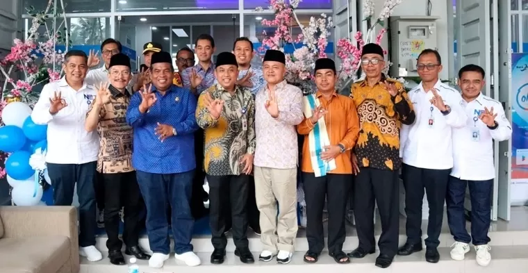 Foto bersama usai prosesi peresmian Kantor Cabang Pembantu Bank Nagari Batang Anai, Selasa (17/9/2024). Humas Bank Nagari