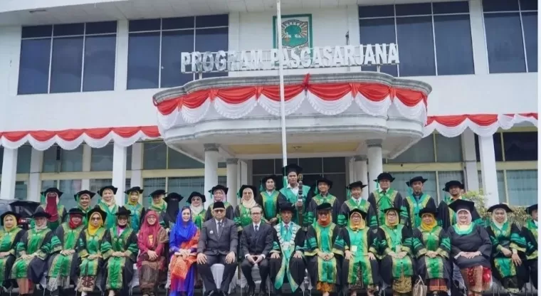 Rektor Unand Efa Yonnedi PhD, Pj Wako Padang Andree Algamar bersama Dekan dan senat FK Unand, di Kampus FK Jati, Sabtu (7/9/2024). Humas Unand