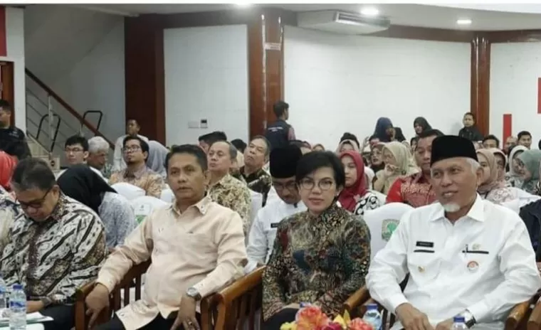 Wakil Ketua sementara DPRD Sumbar, Evi Yandri Rajo saat hadiri Dies Natalis Unand ke-68, di Convention Hall kampus Unand, Padang, Jumat (13/9/2024). (dok : istimewa)