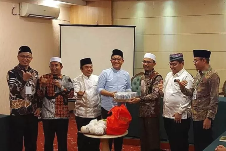 Ketua sementara DPRD Sumbar, Irsyad Syafar, mengikuti acara pembukaan MTQ Nasional ke XXX Samarinda, Kalimatan Timur, Senin (9/9/2024). (dok : humas dprd sumbar)