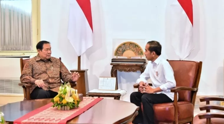 Presiden Joko Widodo menerima kunjungan Presiden ke-6 Republik Indonesia, Susilo Bambang Yudhoyono (SBY) di Ruang Jepara, Istana Merdeka, Jakarta, pada Sabtu (2/9/2024). BPMI Setpres