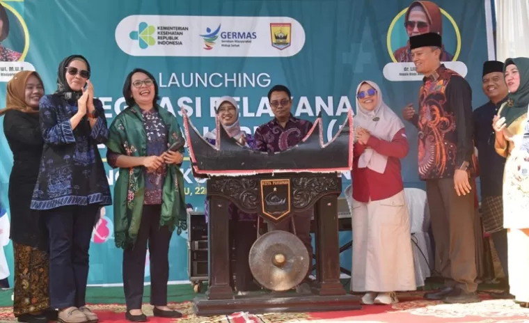 Dirjen Kesehatan Masyarakat Kemenkes RI, dr Maria Endang Sumiwi, MPH saat melaunching ILP di Puskesmas Air Santok, Kota Pariaman, Minggu (22/9/2024). (dok : istimewa)