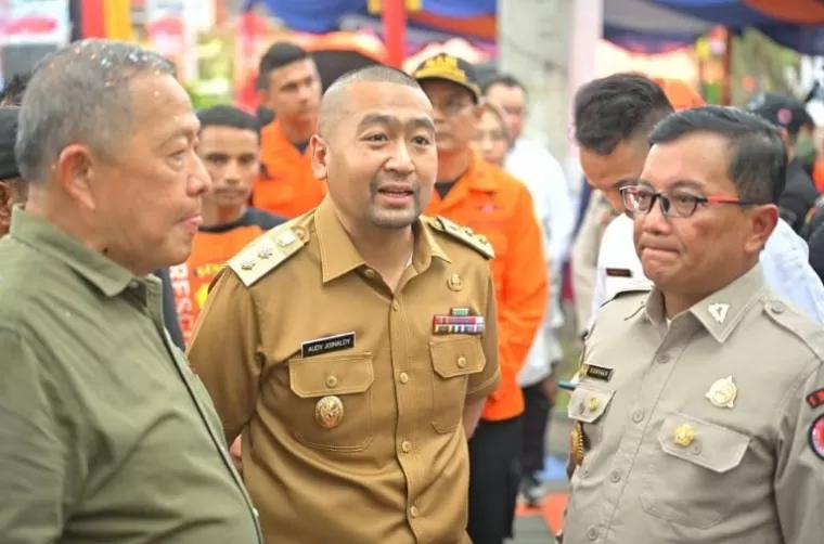 Plt Gubernur Audy Joinaldy bersama Sestama BNPB, Rustian saat peringati Hari Kesiapsiagaan Bencana Kota Padang, Senin (30/9/2024). (dok : istimewa)