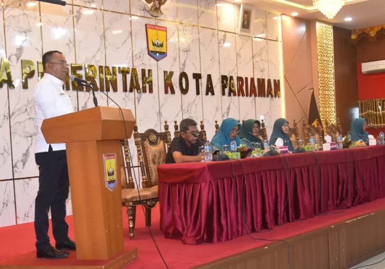 Kepala Bappeda Kota Pariaman, Hendri berikan sambutan dalam kegiatan Pembinaan dan Bimbingan Teknis TP PKK Kota Pariaman Tahun 2024, di Aula Balaikota Pariaman, Rabu (18/9/2024). (dok : istimewa)