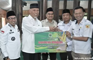 Gubernur Salurkan 650 Paket Bantuan Pangan di Tanahdatar